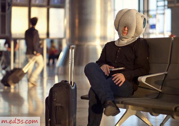 Ostrich-Pillow-allows-you-to-take-a-nap-anywhere